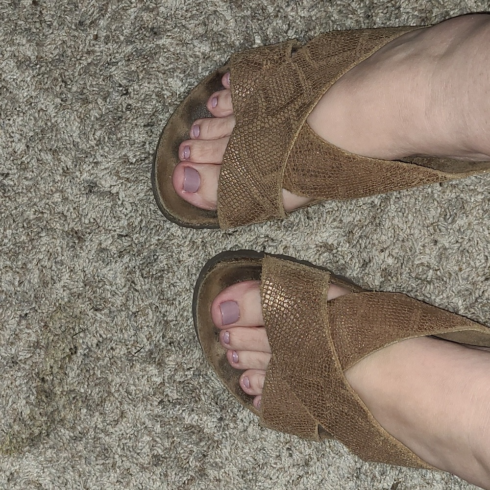 Birkenstock Brown ( Rosey Gold) Textured Sandals 38 Preowned Condition - Picture 8 of 10